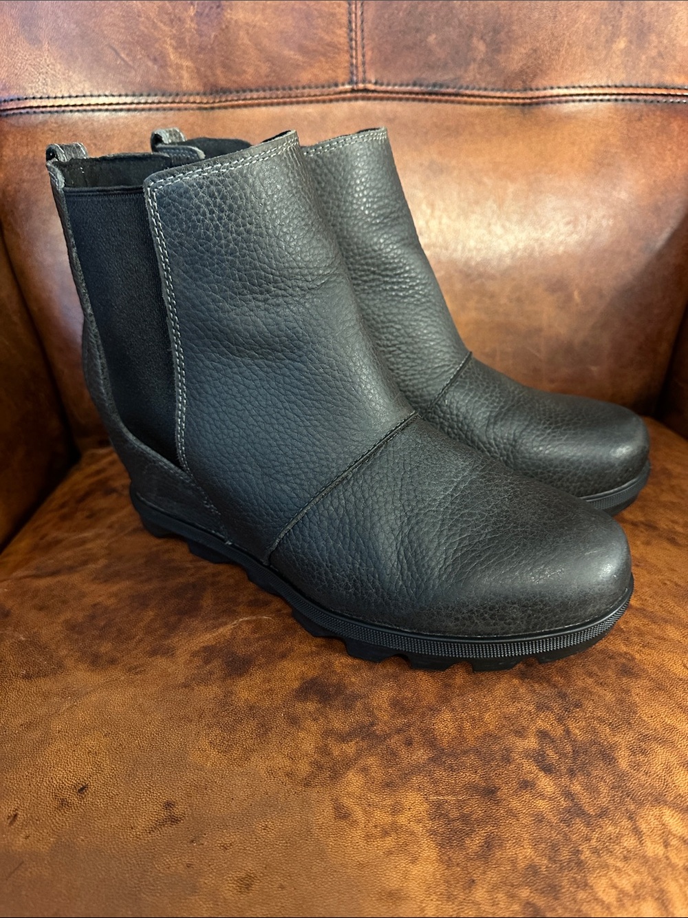 Sorel Black Leather Wedge Chelsea Booties Women’s 10